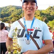 Profesional en Capoeira y en kickboxing