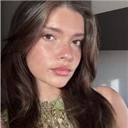 Soy María, estudiante y profesora particular de inglés. Mis clases son adaptadas a tu nivel y enfocadas en que ganes confianza