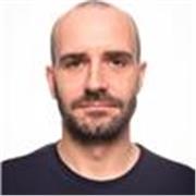 Docente di Fotografia impartisce lezioni di fotografia e Post produzione
