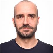 Docente di Fotografia impartisce lezioni di fotografia e Post produzione
