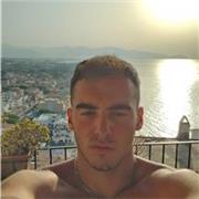 Studente liceale fornisce aiuto nella lingua Spagnola