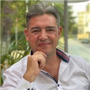 Dottore in Economia, Docente abilitato di Diritto ed Economia impartisce lezioni di Economia e Diritto