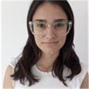 Profesora de Literatura y Lengua Castellana con vocación por la enseñanza, dedicada a fomentar el pensamiento crítico.