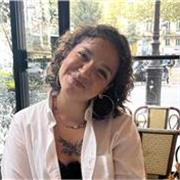 jeune étudiante en licence d’anglais et lettres modernes à la Sorbonne qui cherche à partager ses connaissances !