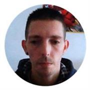 Programmatore web insegna linguaggio frontend HTML/CSS per costruzione siti web in autonomia. Concorso Bootstrap