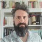 Englisch-Tutor, der Schüler und Schülerinnen jeden Alters unterrichtet