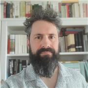 Englisch-Tutor, der Schüler und Schülerinnen jeden Alters unterrichtet