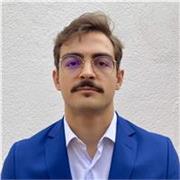 Profesor en historia con experiencia en enseñanza de artes marciales y asignaturas como catalán, historia y cultura religiosa