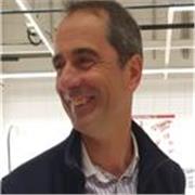 Docente titulado en Administración de empresas y habilitado para docencia de la formación para el empleo. 
