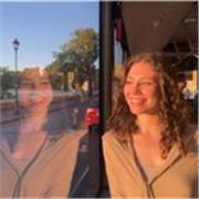 Estudiante de Trabajo Social con buena media en bachillerato en lengua, inglés y matemáticas.