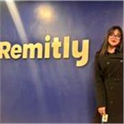 Profesor de inglés que imparte clases a niños