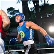 Atleta agonista per lezioni di boxe di ogni livello con la possibilità di allenare in una piccola palestra a casa
