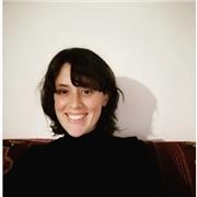 Profesora imparte clases de iniciación de lengua española para todas las edades