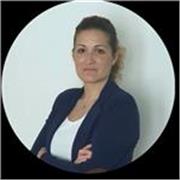 Profesora, con energía, afán de enseñar con diversión 