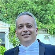 Laureato in economia, disponibile per lezioni di Inglese, Italiano, Francese, Matematica, Marketing, Economia