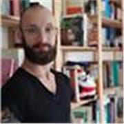 Laureato in Lettere Classiche e scrittore impartisce lezioni di Lingue e Storia
