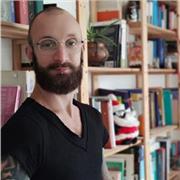 Laureato in Lettere Classiche e scrittore impartisce lezioni di Lingue e Storia