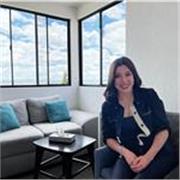 Clases presenciales y en línea, en el área de psicología