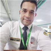 Profesor de apoyo escolar para clases virtuales en el área de las ciencias naturales