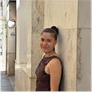 Profesora titulada que lleva tocando el violín más de catorce años y que tiene dos años de experiencia dando clase