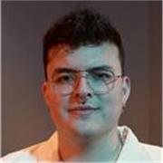 Profesor de batería con varios años de experiencia enseñando en universidad.