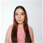 Profesora de ciencias de la nutrición imparte clases a estudiantes