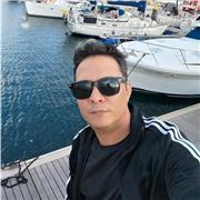 Profesor de castellano imparte clases a estudiantes de secundaria o personas no hispanohablantes