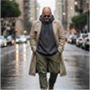 •  Smetti di scattare in 'Automatico'. Prendi il controllo della tua creatività. 
