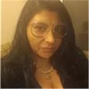 Profesora de psicología da clases a adolescentes