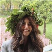 Laureata in mediazione linguistica, iscritta alla magistrale in Italiano per insegnamento a stranieri aiuta con l'italiano