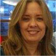 Guía Montessori imparte clases a niños de 6 a 9 años