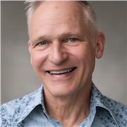 I am a native English speaker, professional actor, and screenwriter currently living in the vibrant culture of Spain. My backgroun