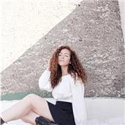 Laureanda in lettere moderne impartisce lezioni di: Italiano, Storia, Geografia, Filosofia