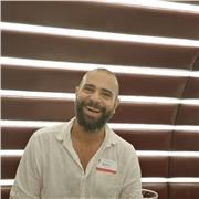 Experienced English teacher using various methods to tailor engaging lessons for students and professionals.