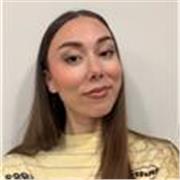 Maestra de infantil y primaria, con mención en Pedagogía terapéutica, con más de 4 años de experiencia impartiendo clases.