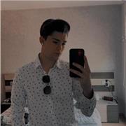 Me defino como una persona estudiosa, constante y con ganas de poder enseñar a los demás lo que he adquirido a lo largo de mi tiempo en los estudios. Y me gustaría dar clases a niños inferiores al curso de 4 de la eso