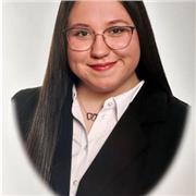 Estudiante que impartiria clases de matemáticas para niños y niñas de primaria