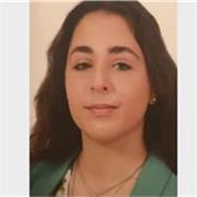Estudiante universitaria con bachillerato de ciencias de la salud