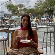 comunicadora social y periodista que enseña de forma divertida