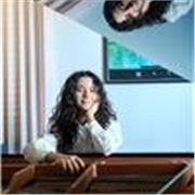 Se sei alla ricerca di di un'insegnante di pianoforte giovane, paziente ed empatica faccio sicuramente al caso tuo! 