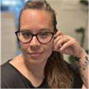 Maestra de Lengua Castellana y literatura a niños de todas las edades