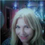 Laureata in Scienze politiche, giornalista professionista free lance