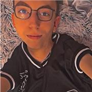 16 Jahre alter Oberstufenschüler, der günstige Nachhilfestunden in allerlei fächer anbieten mit Spezifikationen auf Naturwissenschaften und Mathe