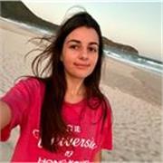 Bióloga. Viví en Finlandia y estudié en Hongkong. Me encantan los idiomas y la carrera la estudié en inglés