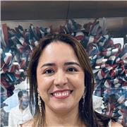 Profesora de español y graduada con Maestría en Literatura, experiencia trabajando con adolescente y estudiantes universitarios