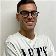 Laureato in scienze motorie impartisce lezioni teoriche di educazione fisica a studenti di qualsiasi indirizzo