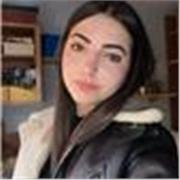 Profesora de inglés que imparte clases particulares a niños