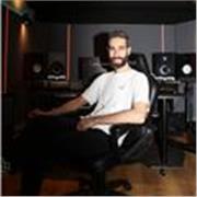 Produttore musicale guida e insegna all’utilizzo del software cubase