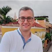 🏛️ Sei in difficoltà con la storia?
Dall'Antica Roma alla Guerra Fredda, ti guido attraverso i nodi più complessi con metodo.