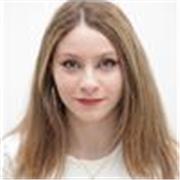 Studentessa universitaria impartisce lezioni di matematica, fisica e scienze naturali